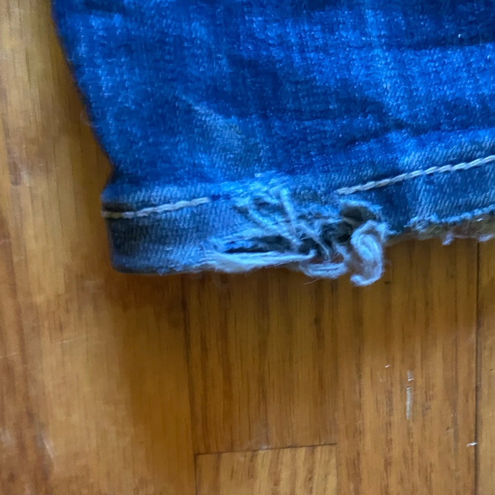 Miss Me size 32 signature boot cut jeans denim western rodeo tiny rip in the hem - Picture 4 of 4